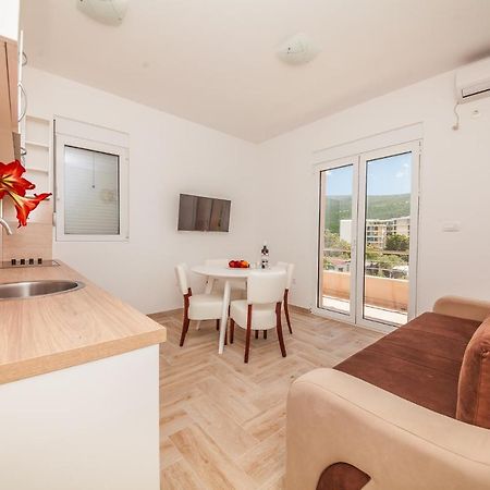 Apartments Ruzmarin แฮร์เซ็ก-โนวี ภายนอก รูปภาพ
