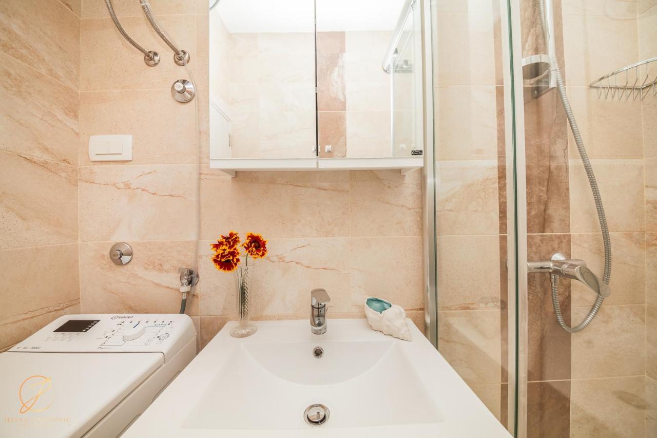 Apartments Ruzmarin แฮร์เซ็ก-โนวี ภายนอก รูปภาพ