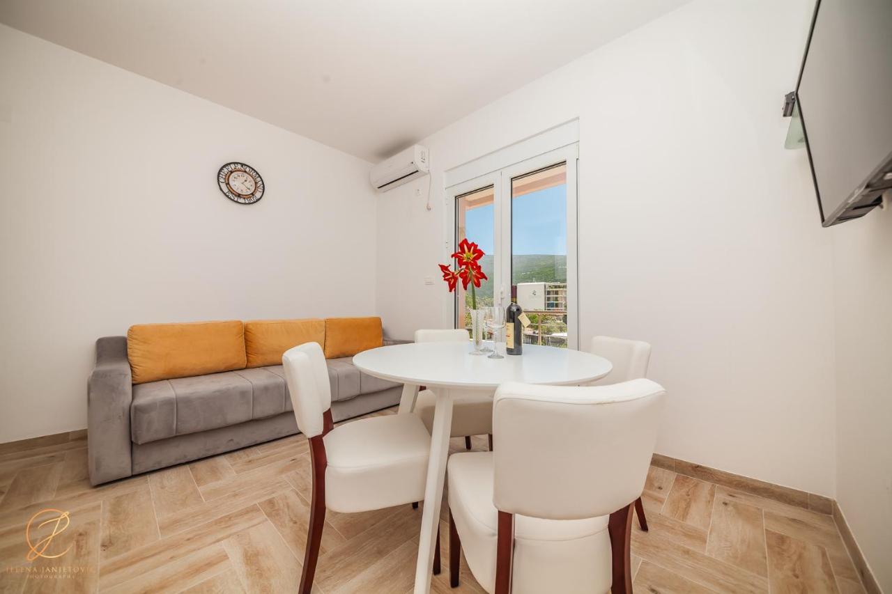 Apartments Ruzmarin แฮร์เซ็ก-โนวี ภายนอก รูปภาพ