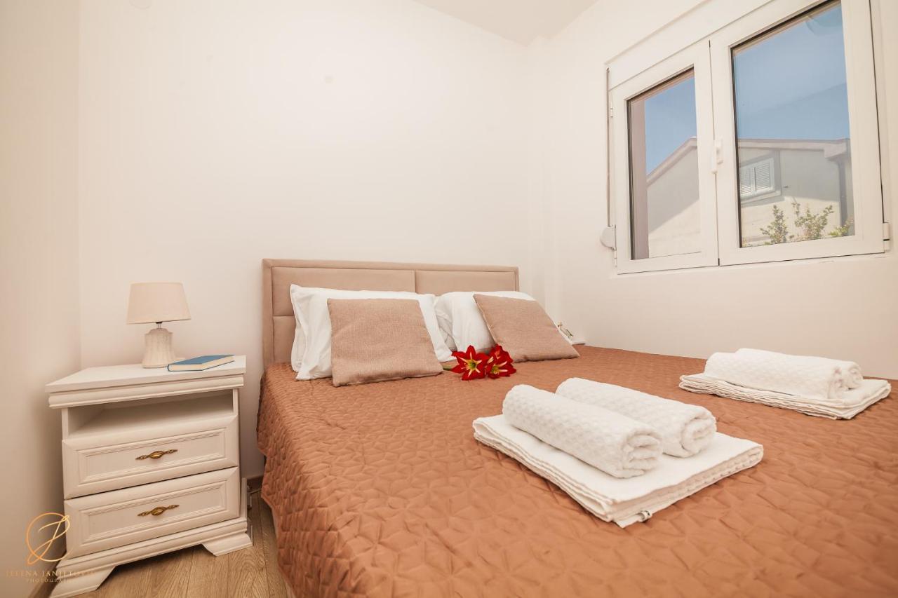 Apartments Ruzmarin แฮร์เซ็ก-โนวี ภายนอก รูปภาพ